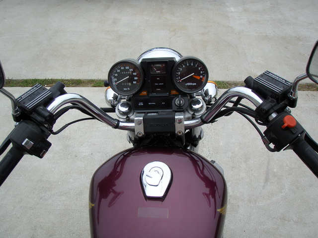 Купить мотоцикл Honda VF750 Magna 1982 фото 19